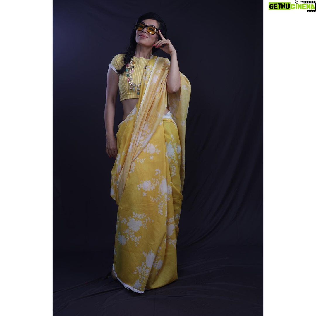 Mrinal Deshraj Instagram - WHERE THERE IS A WOMAN, THERE IS MAGIC♥️ : HAPPY WOMEN’S DAY♥️TO ALL OF YOU : #throwback from 8th March 2021 #womenday #women #womendays #womensday #march #womenempowerment #like #womenesia #love #internationalwomensday #womenpotrait #fashion #portrait #photography #womensbest #beauty #womensupportingwomen #portraitphotography #beautiful #womenstyle #modelphoto #mreenaldeshraj♥️