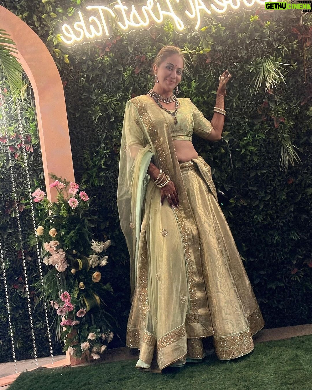 Mrinal Deshraj Instagram - ABUNDANCE OF BLESSINGS, HEALTH, LOVE AND EXCITEMENT TO SHRENU AND AKSHAY! ♥️ : I know we missed the events of Baroda but I am thrilled to attend last night’s reception of Shrenu and Akshay. I am glad I got to meet everyone and I wish nothing but the best for this new chapter in my darling Shrenu and Akshay’s lives♥️ : Styled by @krishi1606 Outfit @gunninaa15official Accessories @rimayu07 : #reception #wedding#happiness #madeforeachother #happy #couple # love #friends #mreenaldeshraj #mreedaazle ♥️