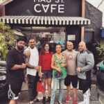 Mrinal Deshraj Instagram - A STRONG FAMILY HAS WELL WORN SEATS AT THE DINNER TABLE ♥️ : It is said that families that eat together stay together. This family has had a ritual of lunching together every Sunday even before I came into the picture. I am very happy to now be part of this tradition as well ♥️ : #friends #fruendslikefamily #colaba #lunch #sunday #beautifullife #fortunate #mreenaldeshraj #mreedaazle ♥️ Colaba, Mumbai