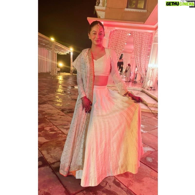 Mrinal Deshraj Instagram - LIVING LIFE IN THE MOMENT ♥️ : Attending a lavish Indian wedding ♥️ : Styling by: - @krishi1606 ♥️ Mehndi by:- @shruti_mehendi_artist ♥️ Nails by: - @sparklednails_bykhushii ♥️ : #udaipur #fatehgarh #palace #sufinight #wedding #lavish #beautiful #love #enjoying #mreedaazle #mreenaldeshraj ♥️ Fatehgarh Palace Hotel, Udaipur