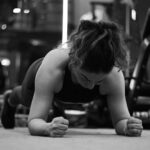 Mrinal Deshraj Instagram - BUILD A STRONG MIND; BUILD A STRONG BODY ♥️ : Mindset is what separates the best from the rest. Front Plank Variation ♥️ : #workout #fitness #fit #mreenaldeshraj #mreedaazle ♥️