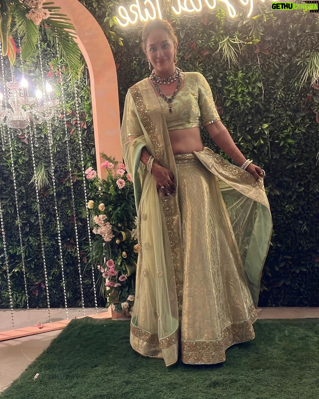 Mrinal Deshraj Instagram - ABUNDANCE OF BLESSINGS, HEALTH, LOVE AND EXCITEMENT TO SHRENU AND AKSHAY! ♥️ : I know we missed the events of Baroda but I am thrilled to attend last night’s reception of Shrenu and Akshay. I am glad I got to meet everyone and I wish nothing but the best for this new chapter in my darling Shrenu and Akshay’s lives♥️ : Styled by @krishi1606 Outfit @gunninaa15official Accessories @rimayu07 : #reception #wedding#happiness #madeforeachother #happy #couple # love #friends #mreenaldeshraj #mreedaazle ♥️