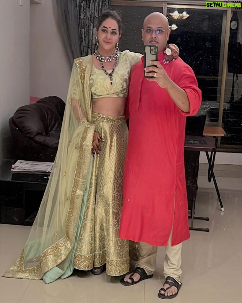 Mrinal Deshraj Instagram - ABUNDANCE OF BLESSINGS, HEALTH, LOVE AND EXCITEMENT TO SHRENU AND AKSHAY! ♥️ : I know we missed the events of Baroda but I am thrilled to attend last night’s reception of Shrenu and Akshay. I am glad I got to meet everyone and I wish nothing but the best for this new chapter in my darling Shrenu and Akshay’s lives♥️ : Styled by @krishi1606 Outfit @gunninaa15official Accessories @rimayu07 : #reception #wedding#happiness #madeforeachother #happy #couple # love #friends #mreenaldeshraj #mreedaazle ♥️