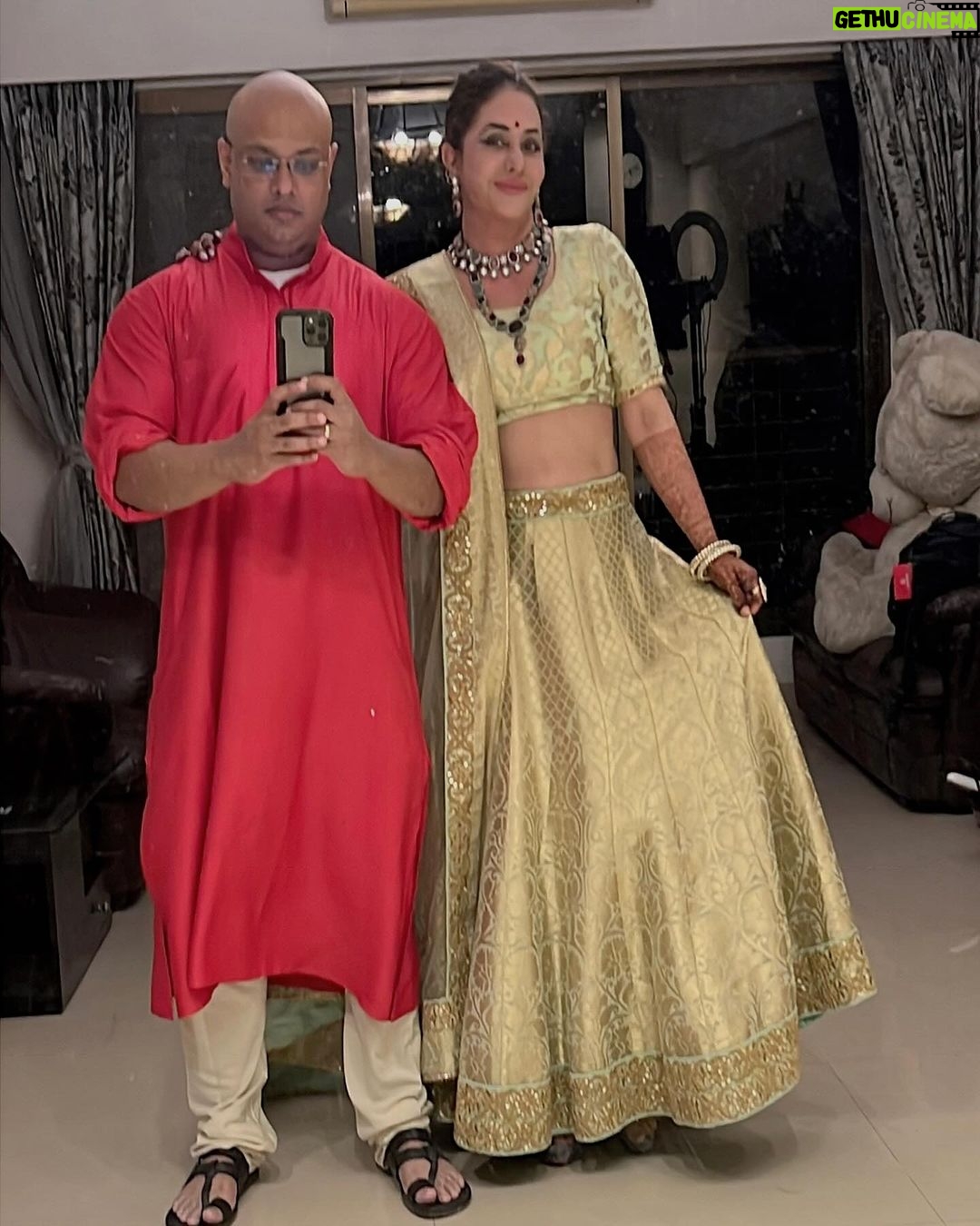 Mrinal Deshraj Instagram - ABUNDANCE OF BLESSINGS, HEALTH, LOVE AND EXCITEMENT TO SHRENU AND AKSHAY! ♥️ : I know we missed the events of Baroda but I am thrilled to attend last night’s reception of Shrenu and Akshay. I am glad I got to meet everyone and I wish nothing but the best for this new chapter in my darling Shrenu and Akshay’s lives♥️ : Styled by @krishi1606 Outfit @gunninaa15official Accessories @rimayu07 : #reception #wedding#happiness #madeforeachother #happy #couple # love #friends #mreenaldeshraj #mreedaazle ♥️