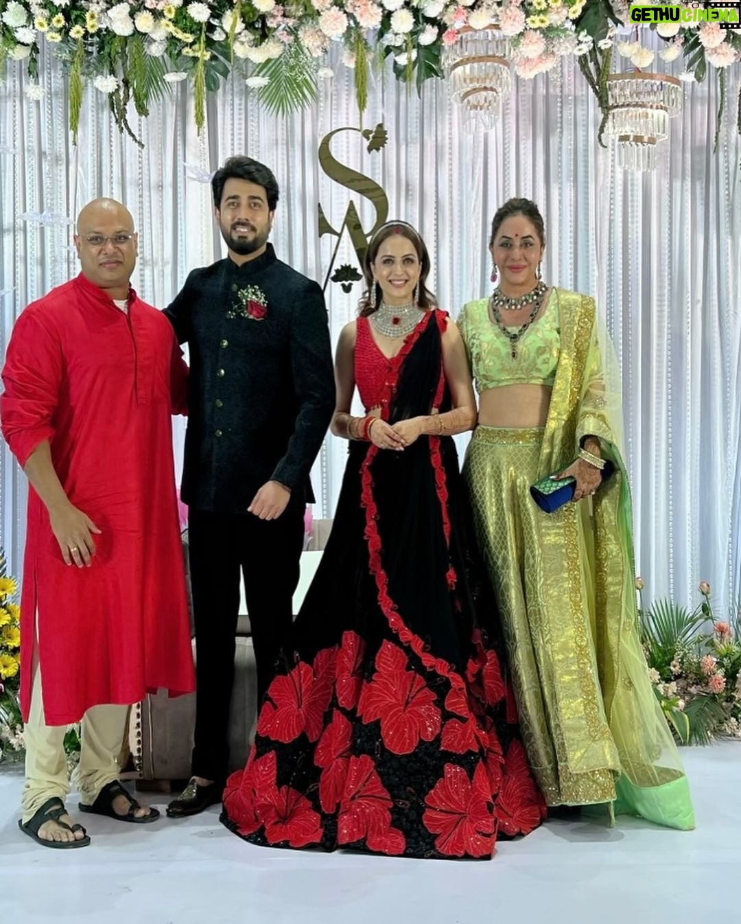 Mrinal Deshraj Instagram - ABUNDANCE OF BLESSINGS, HEALTH, LOVE AND EXCITEMENT TO SHRENU AND AKSHAY! ♥️ : I know we missed the events of Baroda but I am thrilled to attend last night’s reception of Shrenu and Akshay. I am glad I got to meet everyone and I wish nothing but the best for this new chapter in my darling Shrenu and Akshay’s lives♥️ : Styled by @krishi1606 Outfit @gunninaa15official Accessories @rimayu07 : #reception #wedding#happiness #madeforeachother #happy #couple # love #friends #mreenaldeshraj #mreedaazle ♥️