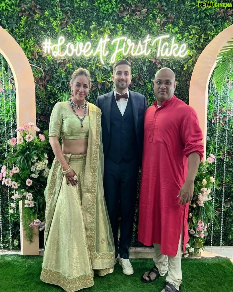 Mrinal Deshraj Instagram - ABUNDANCE OF BLESSINGS, HEALTH, LOVE AND EXCITEMENT TO SHRENU AND AKSHAY! ♥️ : I know we missed the events of Baroda but I am thrilled to attend last night’s reception of Shrenu and Akshay. I am glad I got to meet everyone and I wish nothing but the best for this new chapter in my darling Shrenu and Akshay’s lives♥️ : Styled by @krishi1606 Outfit @gunninaa15official Accessories @rimayu07 : #reception #wedding#happiness #madeforeachother #happy #couple # love #friends #mreenaldeshraj #mreedaazle ♥️