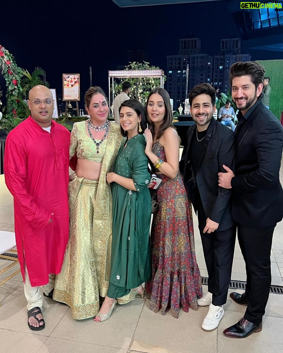 Mrinal Deshraj Instagram - ABUNDANCE OF BLESSINGS, HEALTH, LOVE AND EXCITEMENT TO SHRENU AND AKSHAY! ♥️ : I know we missed the events of Baroda but I am thrilled to attend last night’s reception of Shrenu and Akshay. I am glad I got to meet everyone and I wish nothing but the best for this new chapter in my darling Shrenu and Akshay’s lives♥️ : Styled by @krishi1606 Outfit @gunninaa15official Accessories @rimayu07 : #reception #wedding#happiness #madeforeachother #happy #couple # love #friends #mreenaldeshraj #mreedaazle ♥️