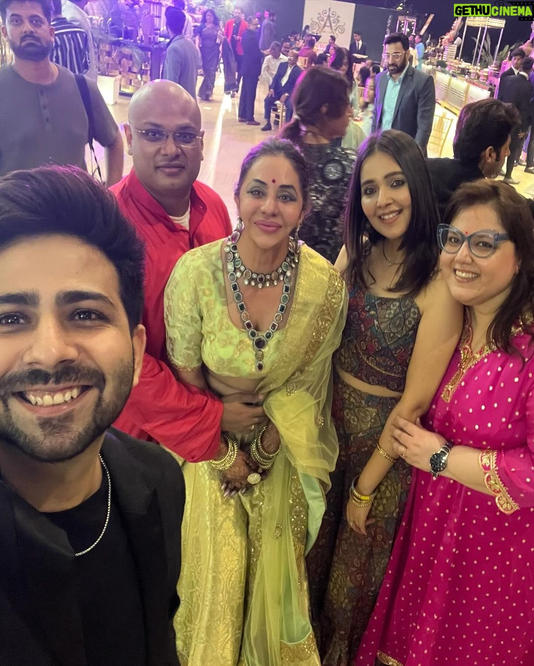 Mrinal Deshraj Instagram - ABUNDANCE OF BLESSINGS, HEALTH, LOVE AND EXCITEMENT TO SHRENU AND AKSHAY! ♥️ : I know we missed the events of Baroda but I am thrilled to attend last night’s reception of Shrenu and Akshay. I am glad I got to meet everyone and I wish nothing but the best for this new chapter in my darling Shrenu and Akshay’s lives♥️ : Styled by @krishi1606 Outfit @gunninaa15official Accessories @rimayu07 : #reception #wedding#happiness #madeforeachother #happy #couple # love #friends #mreenaldeshraj #mreedaazle ♥️