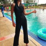 Mrinal Deshraj Instagram - A LITTLE BIT OF POOL TIME♥️ : Life is cool by the pool♥️ : #poolside #pool #vacation #holidays #fun #peace #love #husband #beautifullife #beautiful #moments ♥️