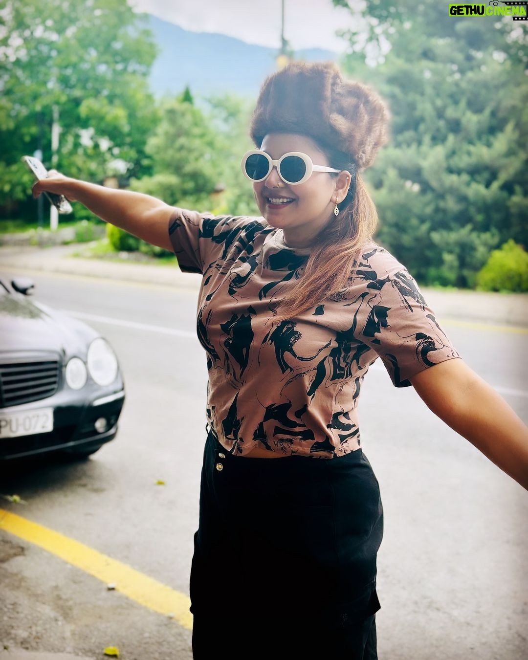 Mrudula Murali Instagram - Channeling my inner Angoor Ravuther!!💂🏽 #iykyk