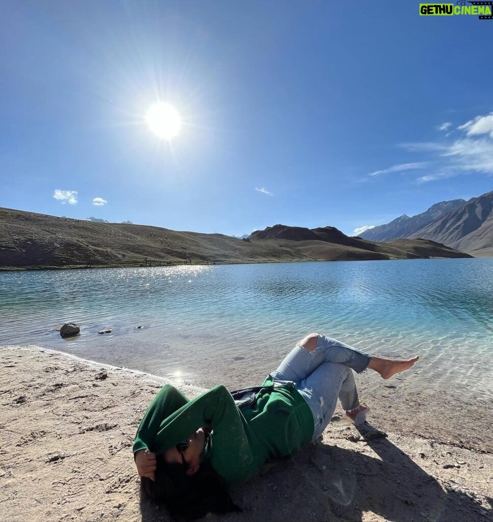Mrudula Murali Instagram - Azure waters, mountains and meadows.. how pristine!! Have you been to this beautiful place in India? #throwbackthursday Chandratal Lake