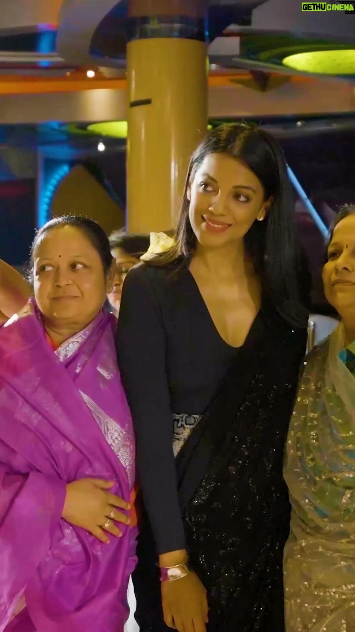 Mugdha Godse Instagram - @mugdhagodse rocked the Saree Draping session with her label #SareeMood—ladies onboard were all smiles, draped in style and elegance. 🔥🤩 DM us for more such interesting collaborations! ✉️ #CruiseWithTheStarsS3 Cruise partner:@costacruisesindia Fintech partner:@buddy_xofficial #CWTSS3 #CruiseWithTheStars #mugdhagodse #sareelove #costacruises #sareemood #sareefashion #sareeindia India