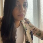 Mugdha Godse Instagram - Airport diaries… Flight delay… what to do… make random reel with current trending track… 😊 #fun #travel #newdelhi #reelitfeelit #random #morning