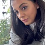 Mugdha Godse Instagram - The Isle of Wight… ❤️🥰 another one down #dursey Thank you whole teamdursey and everyone who made this film happen … Love and light … @divzbhatnagar @nidhis_journal @krystledsouza @pathakvinay @rahulsinghofficialpage #raheshranashinge @kkamaal_h_khan #teamUK Shanklin Old Village