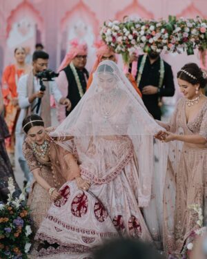 Mukti Mohan Instagram - This day is forever etched ♾️ 🤍🧿🌸

Eternally grateful, thank you for your blessings 🙏🏼

Captured by : @themadeinheaven 
Styled by : @shreyandurjastyle 
Outfit : @payalkeyalofficial 
Jewellery : @kishandasjewellery 
Kaleeras : @beabhika 
Make up : @ritickasjalan 
Hair : @aaliyahussainhairmakeupcreator

#KunalKoMiliMukti