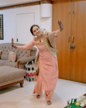 Mukti Mohan Instagram - It’s been a week already 🥹🦋🤲🏻

@themadeinheaven

#KunalKoMiliMukti