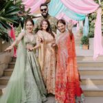Mukti Mohan Instagram - Magic ✨. Masti 💃. Mehendi 🌸 #kunalkomilimukti @whokunalthakur @muktimohan @neetimohan18 @mohanshakti @nit_thakur Photos : @themadeinheaven