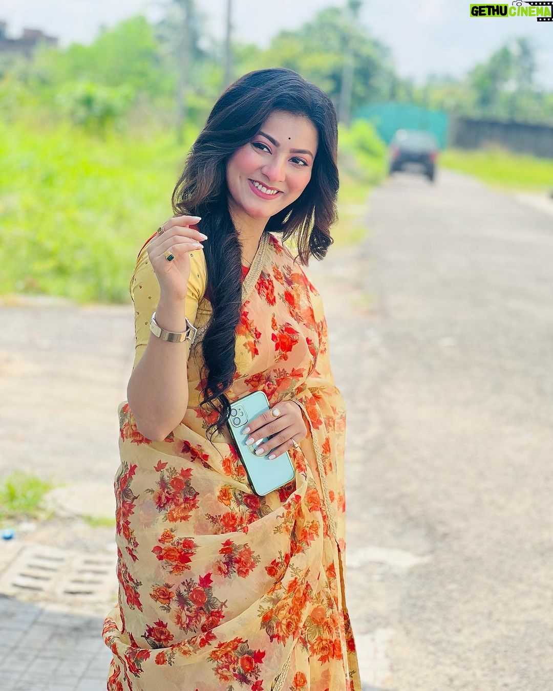 Nabanita Malakar Instagram - Ragini 🍁 #roopsagoremonermanush Monday to Sunday 8.30 P.M Sudhu matro #sunbangla @sunbanglaofficial @svfsocial #nabanitamalakar #nabanitamalakar09 #nabanitamalakarofficial Dassani 2 Studio