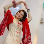 Nabanita Malakar Instagram – Sajan ji ghar aaye… ❤️

#roopsagoremonermanush #ragini #newlook #sunbangla #svf #zeebangla #tinni 
#trending #trendingreels #trendingsongs #trend #instagram #instagood #instadaily #nabanitamalakar #nabanitamalakar09 #nabanitamalakarofficial #nabanitamalakardoyel