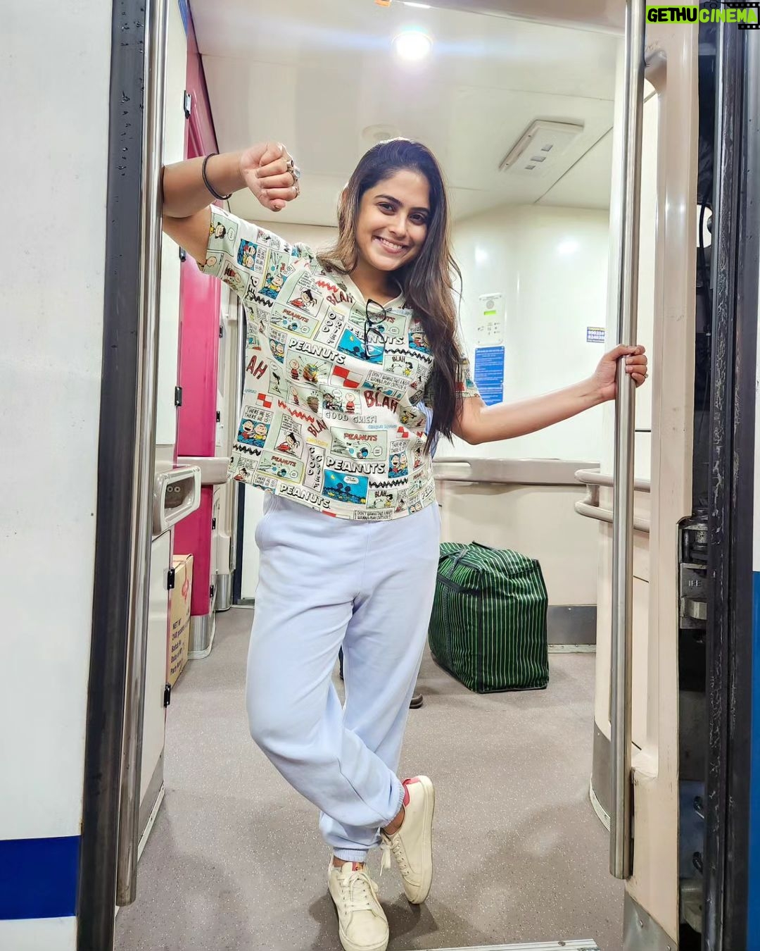 Naina Ganguly Instagram - A holiday is an opportunity to journey within. It is also a chance to chill, to relax. It is when I switch on my rest mode. 🚉 🌊