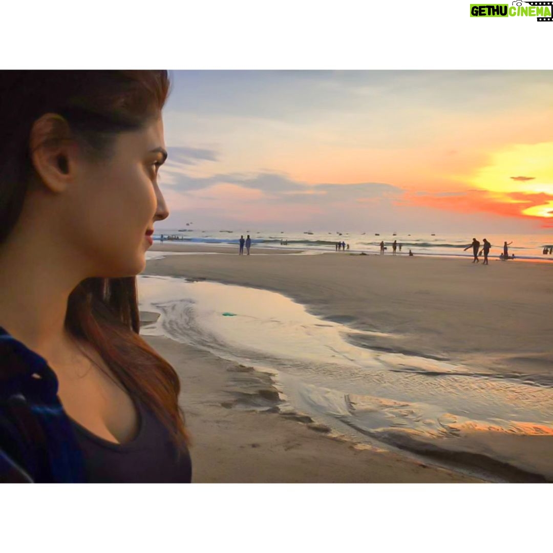 Naina Ganguly Instagram - Every sunset is an opportunity to reset. 🌇