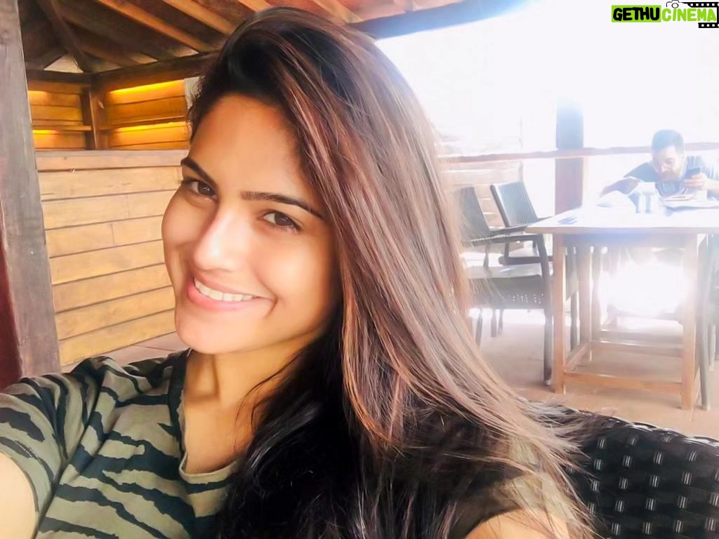 Naina Ganguly Instagram - Keep smiling, because life is a beautiful thing and there’s so much to smile about. 🌸❤️