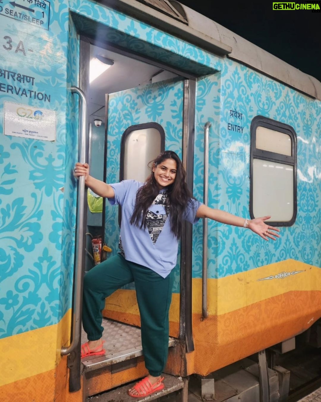 Naina Ganguly Instagram - Life is a journey, travel it well. 🚉