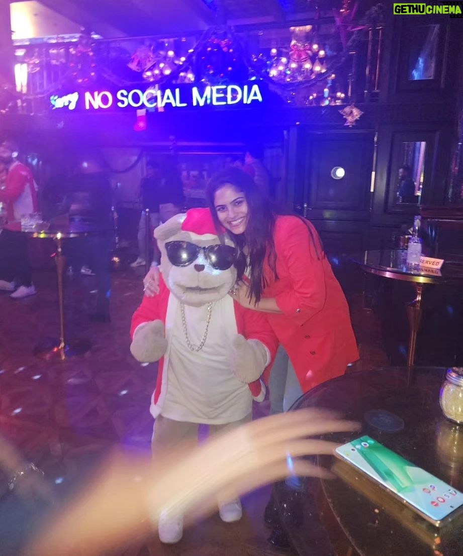 Naina Ganguly Instagram - Christmas isn't just a day, it's a frame of mind.❤️ A Christmas Evening Well spent. 🎄🎅⭐️