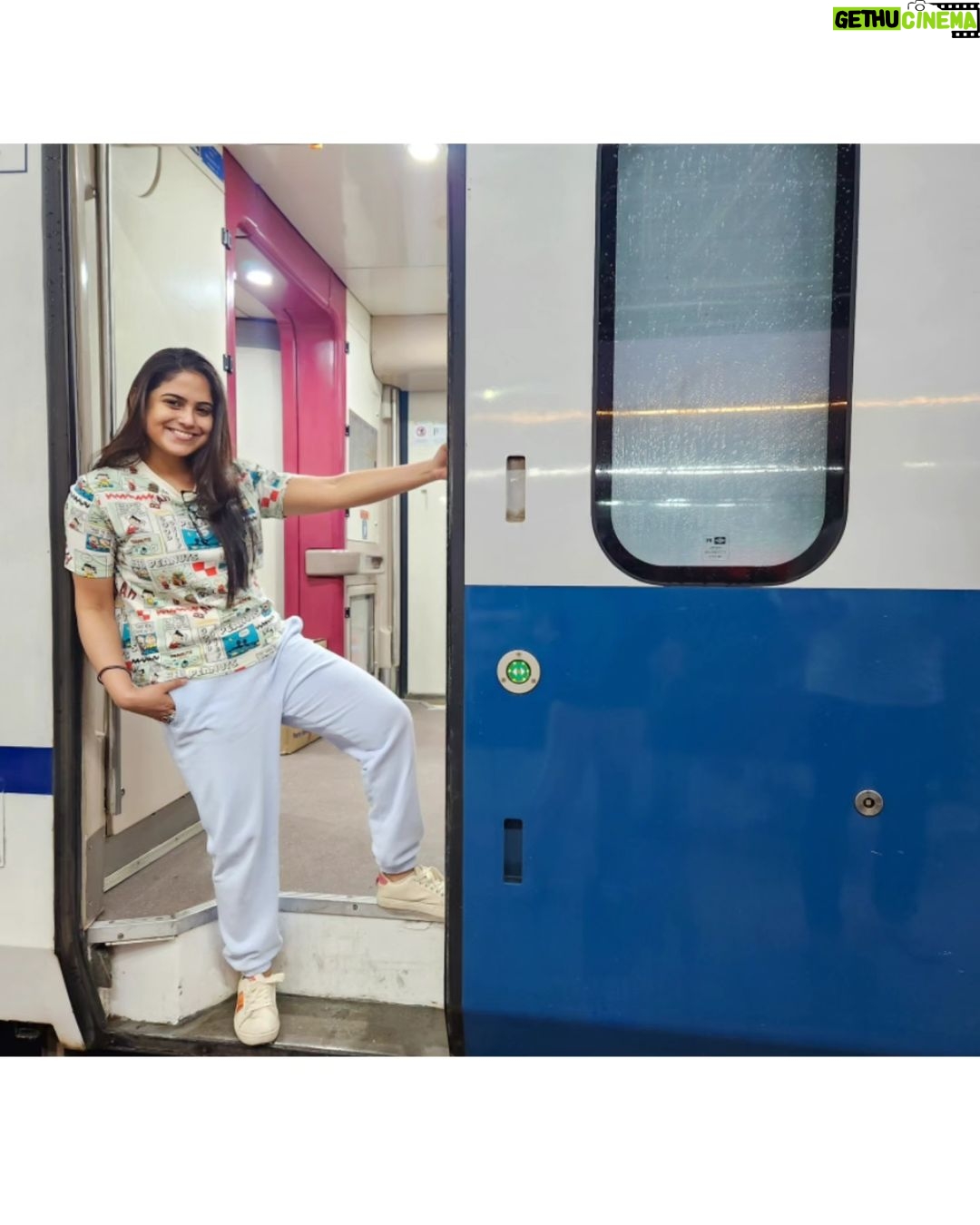 Naina Ganguly Instagram - A holiday is an opportunity to journey within. It is also a chance to chill, to relax. It is when I switch on my rest mode. 🚉 🌊