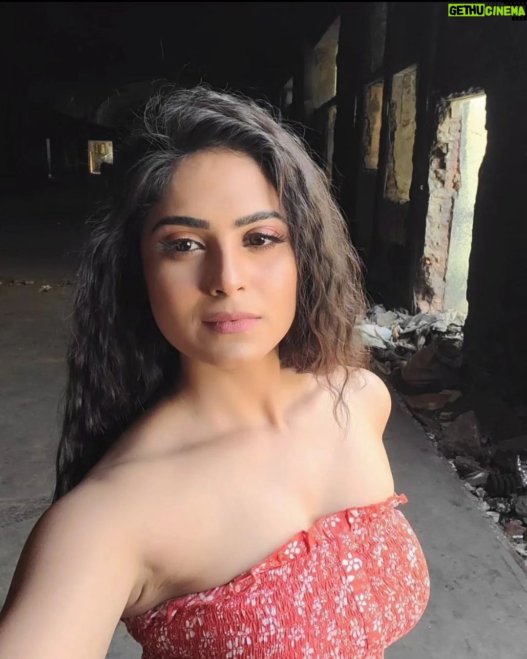 Naina Ganguly Instagram - "She is delightfully chaotic; a beautiful mess. Loving her is a splendid adventure." 🔥
