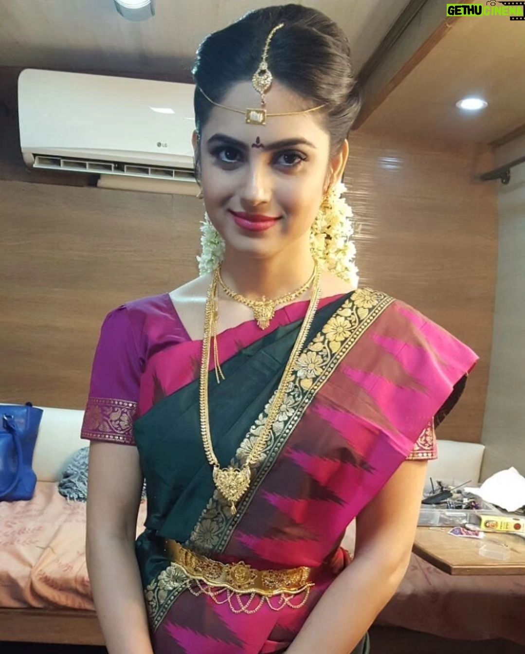 Naina Ganguly Instagram - Throwback to the good old days. ❤️❤️ #TeluguBride #TeluguLook
