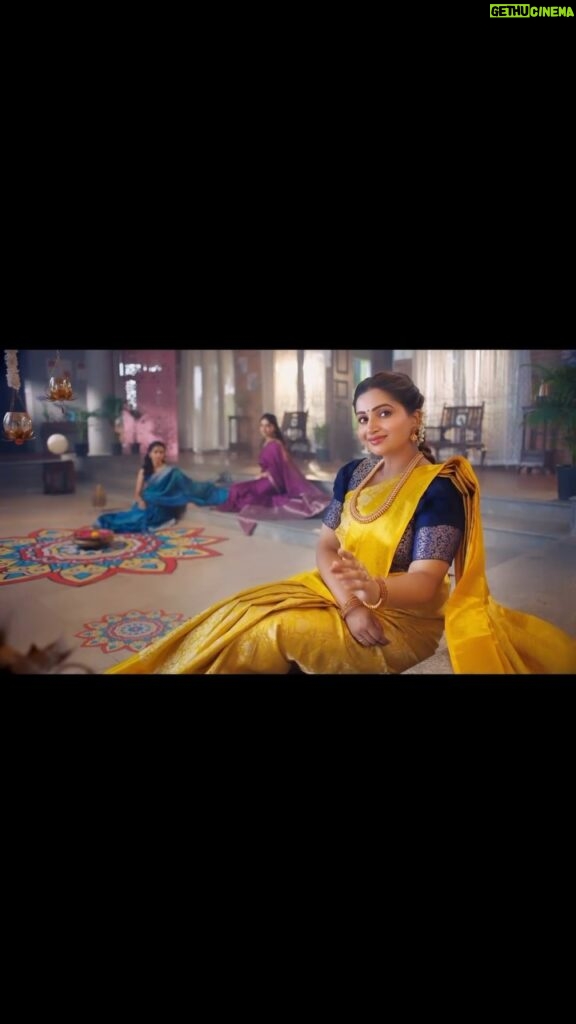 Nakshathra Nagesh Instagram - How do you guys like our recent ad commercial🤩 Elevate your style game with Rajendiras👑 by dressing up from tradition to trend. @rajendiras_pondicherry your ultimate destination for festive and casual wear collections. Let the beautiful fabrics and exquisite designs convey your sophisticated taste in spades. Get today to set trends in fashion! #rajendiraspondicherry #weddingcollection #womensstlye #sareestore #pondicherry #adshoot #festivewear #trendycollections #reelitfeelit