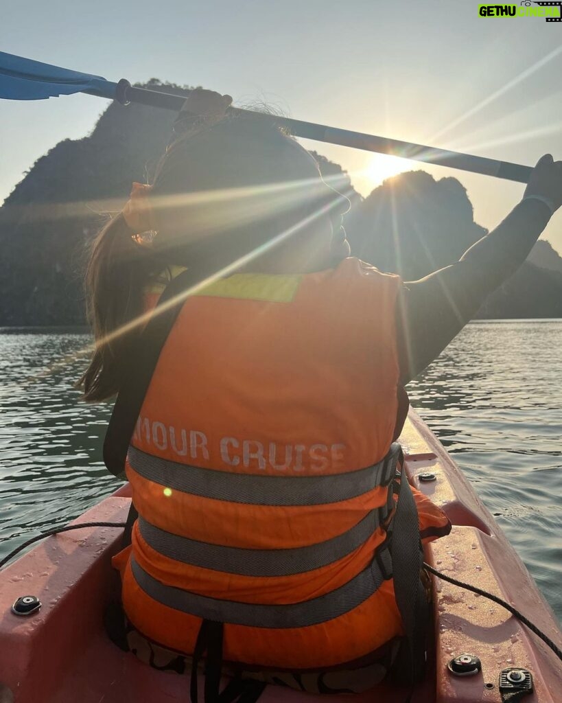 Nakshathra Nagesh Instagram - Something I would have never imagined myself doing 🙈 #kayaking #halongbayvietnam Ha Long Bay Stellar of the Seas