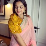 Nakshathra Nagesh Instagram – Diwali 2023 Look #1

Can’t stop admiring this beautiful blouse from @lakshmi_lv14 ❤️

#happydiwali #diwali2023 #deepavaliootd