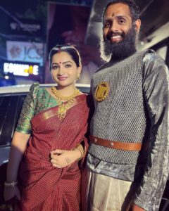 Nakshathra Nagesh Instagram - The first time Raghav and I dressed up for a costume party, and we went as #katappa and #rajamathasivagamidevi 🤓 Thank you @themadrascommune for organizing something so cool in Chennai. #kollywoodhalloween