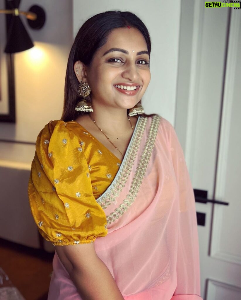 Nakshathra Nagesh Instagram - Diwali 2023 Look #1 Can’t stop admiring this beautiful blouse from @lakshmi_lv14 ❤️ #happydiwali #diwali2023 #deepavaliootd