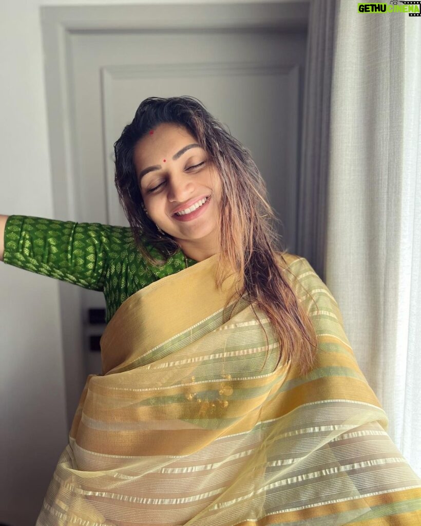 Nakshathra Nagesh Instagram - Draping a saree is an emotion, but it feels the best when the blouse fits well! Blouse by @abarnasundarramanclothing