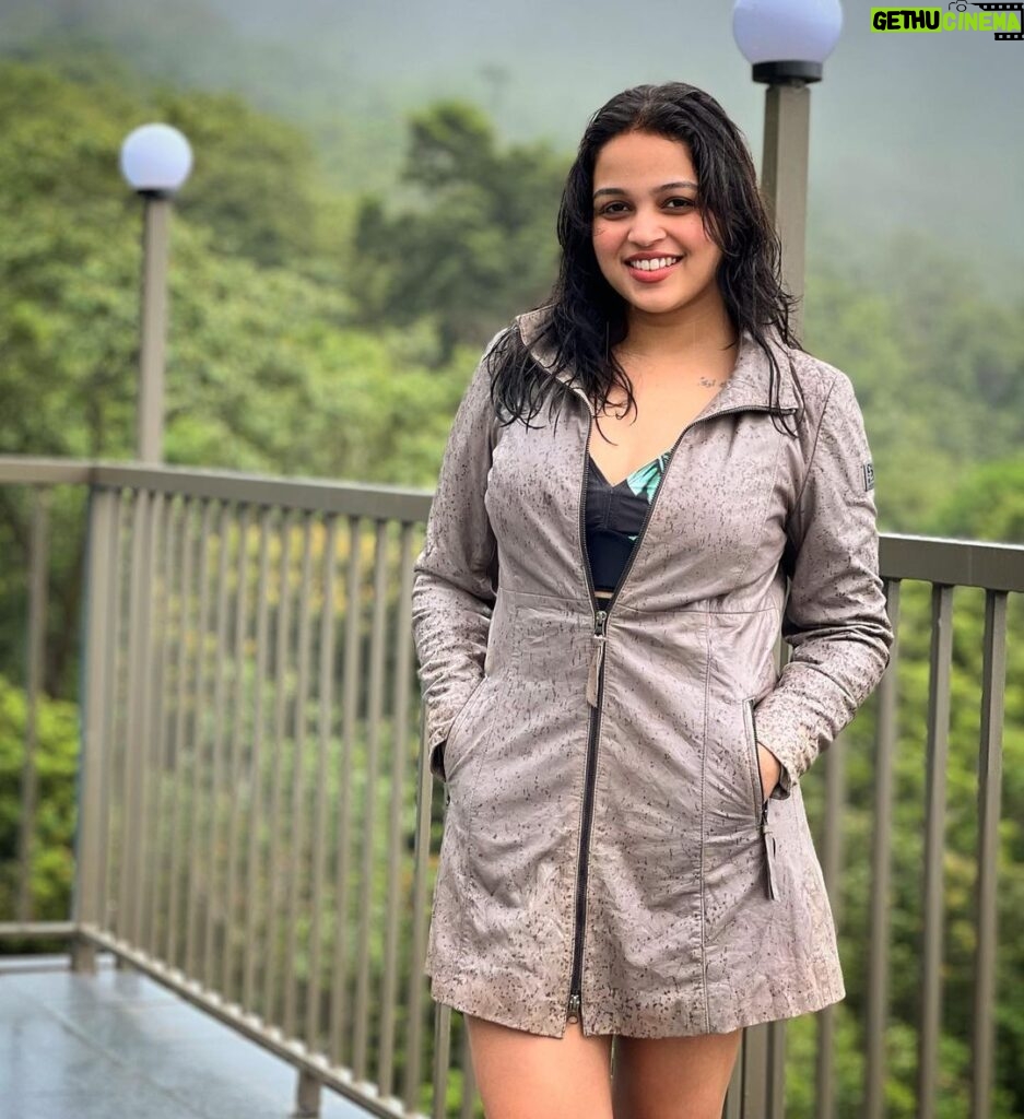 Nakshatra Murthy Instagram - Meet me in the pouring rain 🌧️ . Pc. Husband 👻😘 Wild Planet -Bana Heights