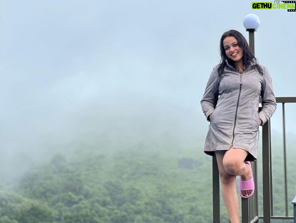 Nakshatra Murthy Instagram - My soul longs for deep forest greens 🌳 , grey laced sky …foggy wisps travelling by . ….. Happy soul 🧿☔️ Shot by my husband @vijayviruz 😘 ………. #nature #mist #fog #cynefin #nakshatramurthy Wild Planet -Bana Heights