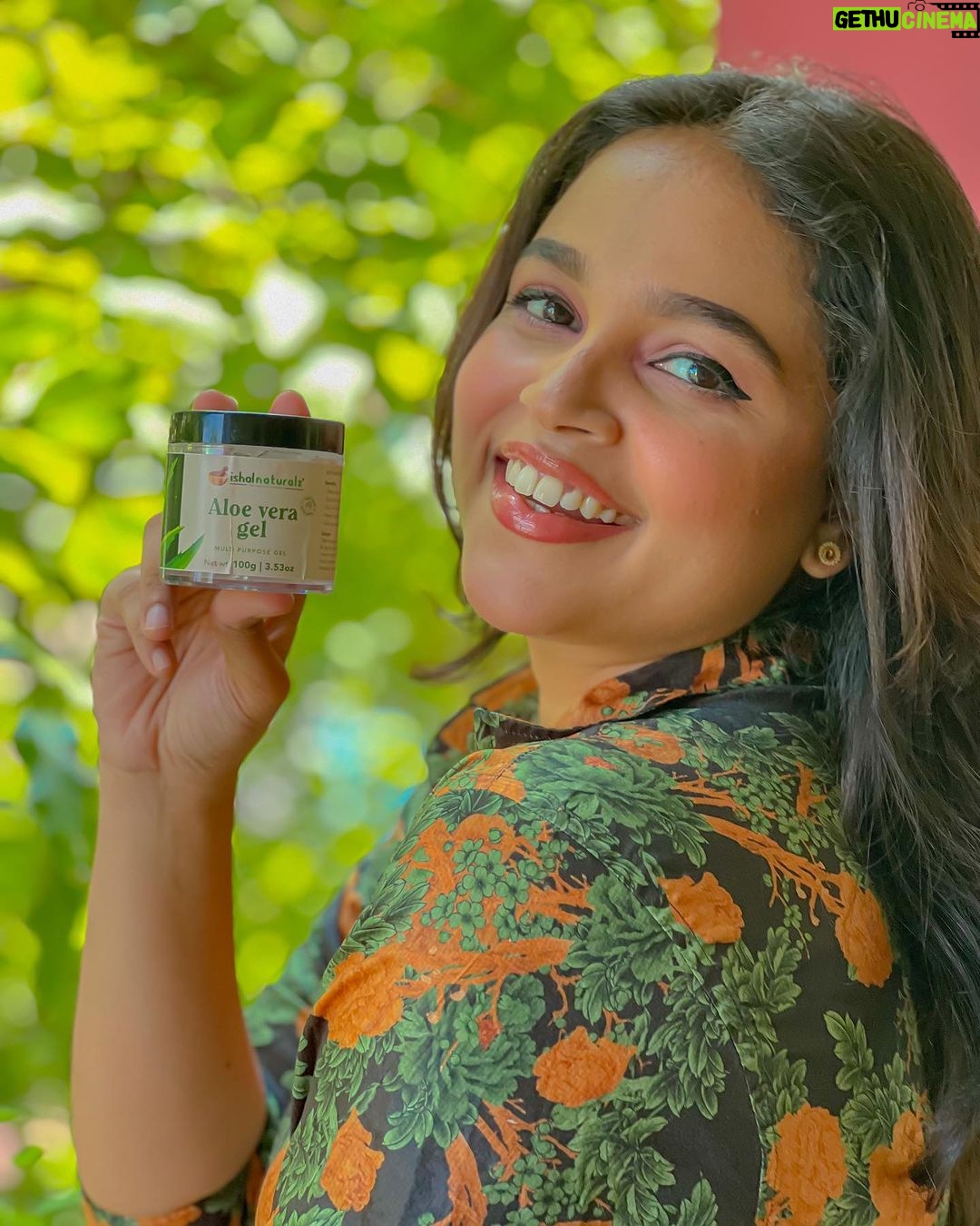 Nakshatra Murthy Instagram - One of those best product with plant based ingredient is @ishal_naturalz, aloevera gel and Beetroot lip balm. I have been using this Aloe Vera gel for my hair for styling gel, skin as moisturizer , and moisturizer also can INCLUDE In our DIYs .. Beetroot lip balm is really good ❤️ am pretty sure your lips will love this,I like thier plant based ingredients like avacado oil,Shea and Coco butter. Must try product from @ishal_naturalz 🌸 . . . Shop @ ishalnaturalz.com And watsapp them:7010339014