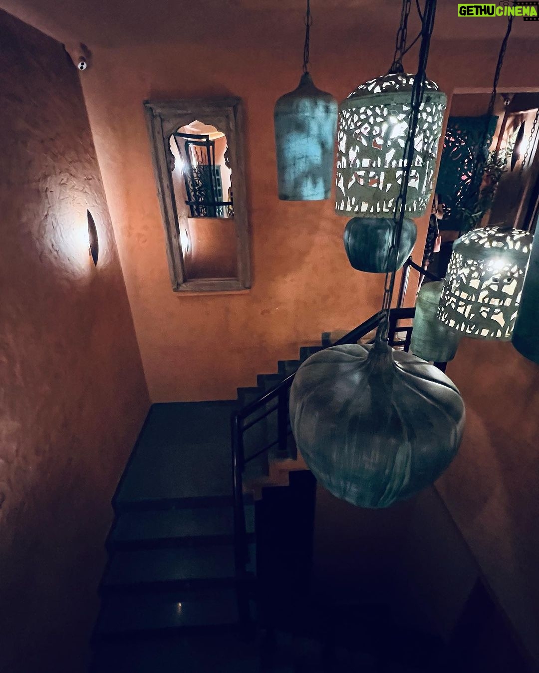 Nakshatra Murthy Instagram - Gathered around a table , storied are shared,,, memories are created & friendship is abundantly grown π ! And how could we miss the Mother Nature blessing us with an incredible night with rain and thunder!!! . Location @ignna.chennai Loved the ambiance πͺ»