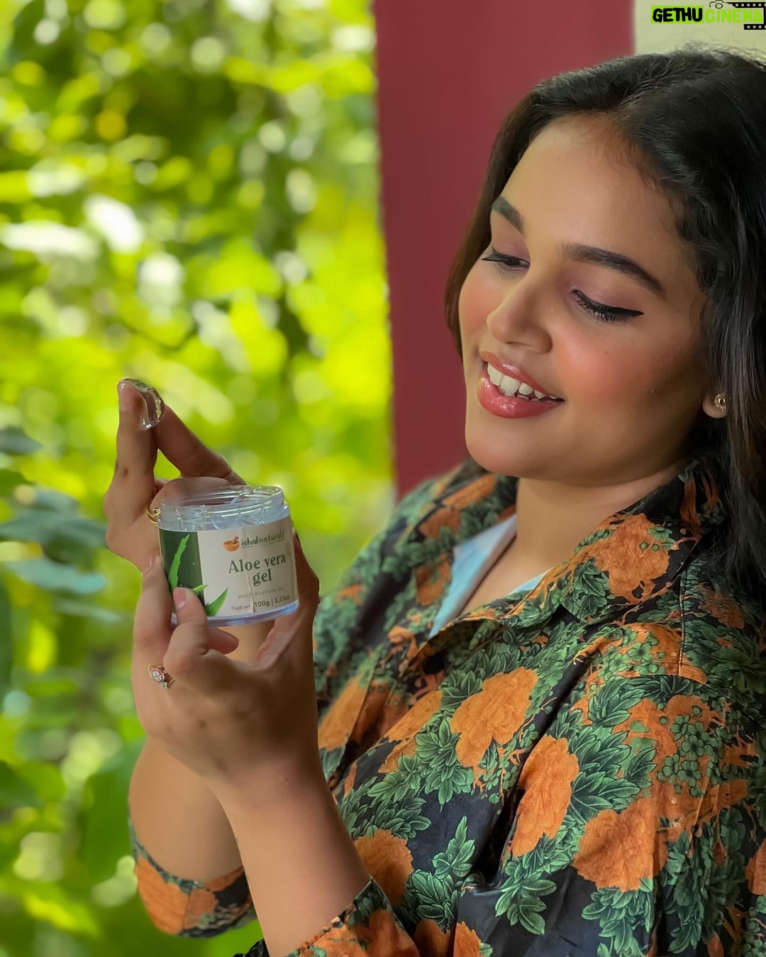 Nakshatra Murthy Instagram - One of those best product with plant based ingredient is @ishal_naturalz, aloevera gel and Beetroot lip balm. I have been using this Aloe Vera gel for my hair for styling gel, skin as moisturizer , and moisturizer also can INCLUDE In our DIYs .. Beetroot lip balm is really good ❤️ am pretty sure your lips will love this,I like thier plant based ingredients like avacado oil,Shea and Coco butter. Must try product from @ishal_naturalz 🌸 . . . Shop @ ishalnaturalz.com And watsapp them:7010339014