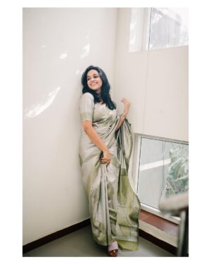 Nakshatra Murthy Instagram - Fiercely Feminine 🌿 ! 
.
Saree from @swarnasaris 
Their new collections has to be on your wardrobe. It’s That good and beautiful 😻 
.
Pc @vasanthmaniphotography 
.
Heel - @taaramitraofficial