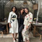 Namrata Shirodkar Instagram - Lunching with my girls 🩷 filled with laughter, good food and great company! And loving the new brows by my good friend @browsbysuman