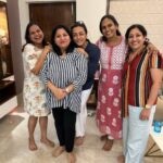 Namrata Shirodkar Instagram - School moms lunch !! My fun bunch meets once a month in rotation of each ones houses and all the boys too 😍😍😍it’s our way of staying connected even though our sons have moved out of school .. A lovely afternoon, filled with laughter, conversation and great food. It was wonderful catching up with all of you! ♥️Smitha ur next 🤗🤗🤗 @sunayanau @vadlamudishilpa @smitharajesh1510 @sandy_kumari1