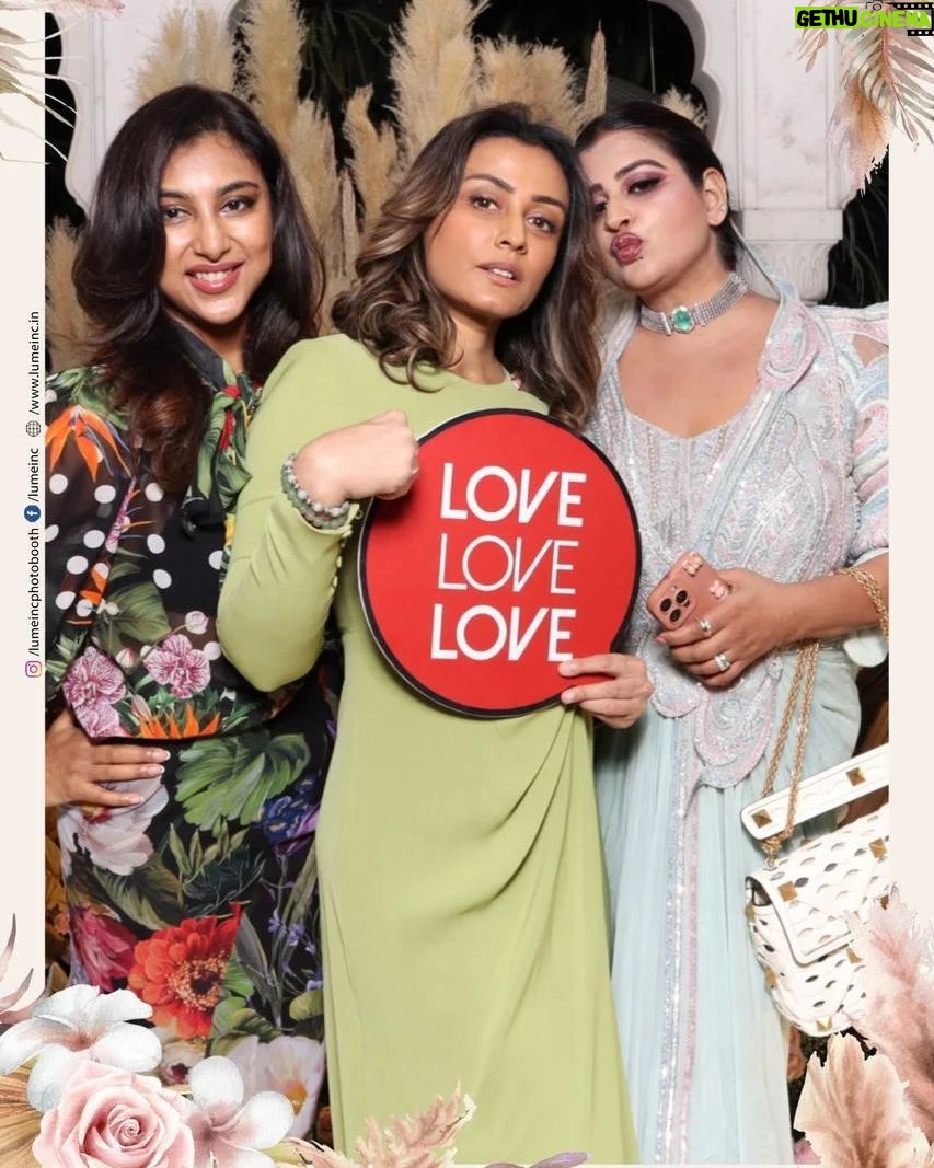 Namrata Shirodkar Instagram - An evening filled with love, laughter, and joy for our beautiful mommy to be and the little one who is about to step into this new world soon! πππ @pinkyreddyofficial, if there is a celebration, you surely know how to make it beautiful πβ₯οΈβ₯οΈβ₯οΈ #VeenasBabyShower @veenareddyy @sudhareddy.official @bobbykandhari @deeptireddyofficial @archiemirchi @divya.reddy.cheers @nitya.reddy