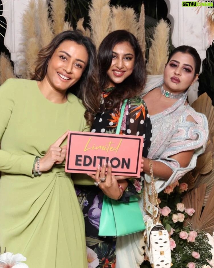Namrata Shirodkar Instagram - An evening filled with love, laughter, and joy for our beautiful mommy to be and the little one who is about to step into this new world soon! πππ @pinkyreddyofficial, if there is a celebration, you surely know how to make it beautiful πβ₯οΈβ₯οΈβ₯οΈ #VeenasBabyShower @veenareddyy @sudhareddy.official @bobbykandhari @deeptireddyofficial @archiemirchi @divya.reddy.cheers @nitya.reddy