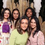 Namrata Shirodkar Instagram - An evening filled with love, laughter, and joy for our beautiful mommy to be and the little one who is about to step into this new world soon! 😍😍😍 @pinkyreddyofficial, if there is a celebration, you surely know how to make it beautiful 😍♥️♥️♥️ #VeenasBabyShower @veenareddyy @sudhareddy.official @bobbykandhari @deeptireddyofficial @archiemirchi @divya.reddy.cheers @nitya.reddy