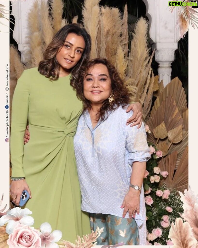 Namrata Shirodkar Instagram - An evening filled with love, laughter, and joy for our beautiful mommy to be and the little one who is about to step into this new world soon! 😍😍😍 @pinkyreddyofficial, if there is a celebration, you surely know how to make it beautiful 😍♥️♥️♥️ #VeenasBabyShower @veenareddyy @sudhareddy.official @bobbykandhari @deeptireddyofficial @archiemirchi @divya.reddy.cheers @nitya.reddy