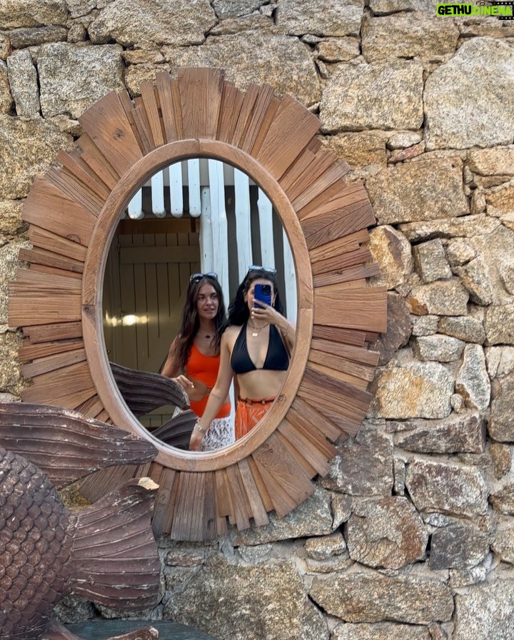 Natasa Stankovic Instagram - Dancing through the streets of Mykonos, one unforgettable step at a time! 💃🏻🧡 #IslandEscape #MykonosAdventures